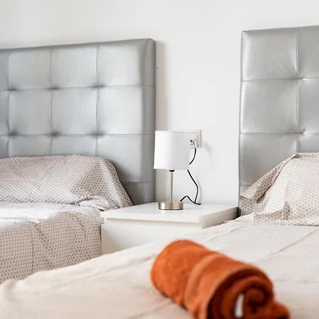 Town In Centre شقة *